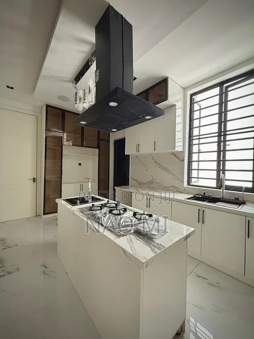5Bed Duplex in Main Lekki Phase 1