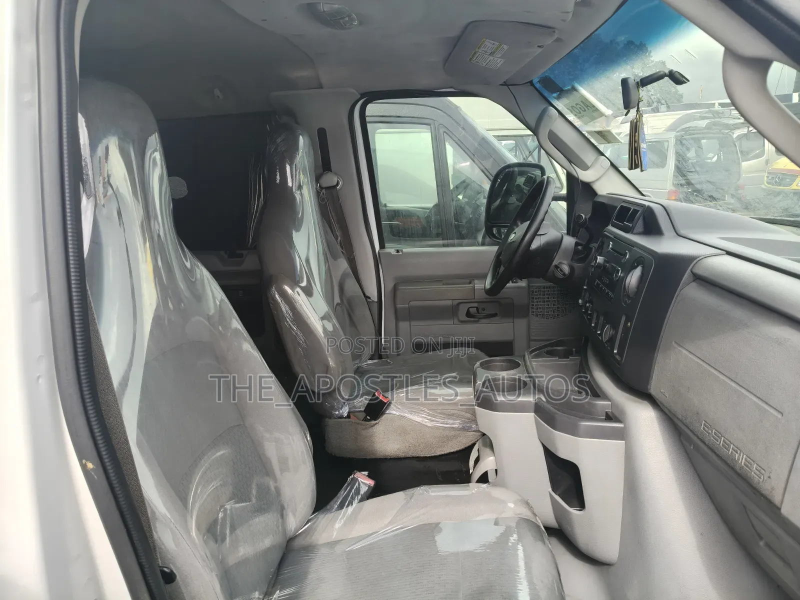 Ford E-350 2013 White