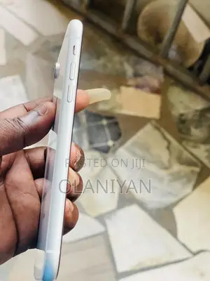 Apple iPhone XR 64 GB White