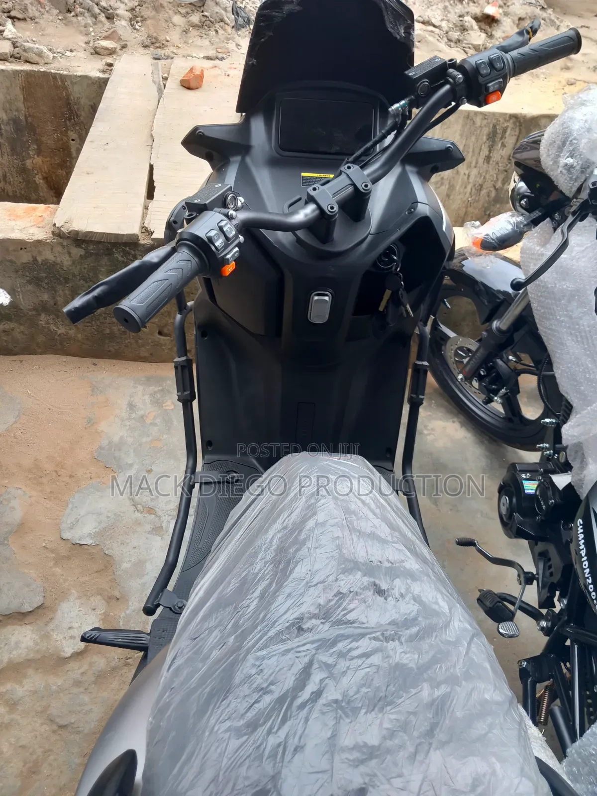 New Revoo E52 2026 Gray