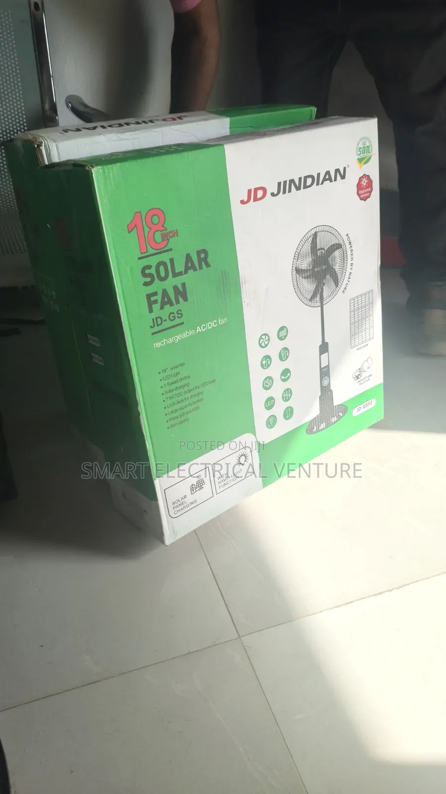 18" Solar Fan