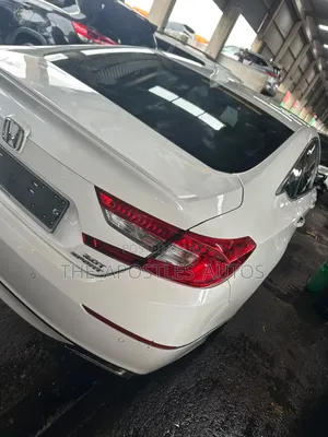 Honda Accord Touring 2.0T 2018 White