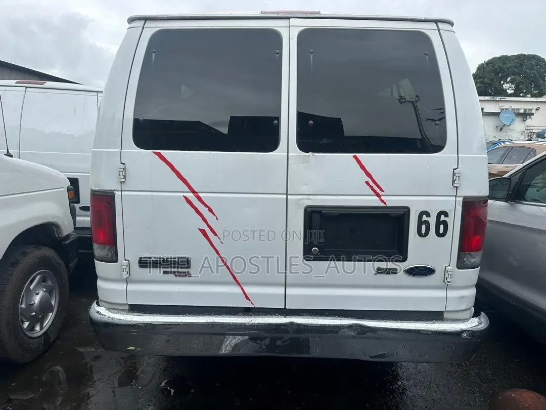 Ford E-350 2014 White