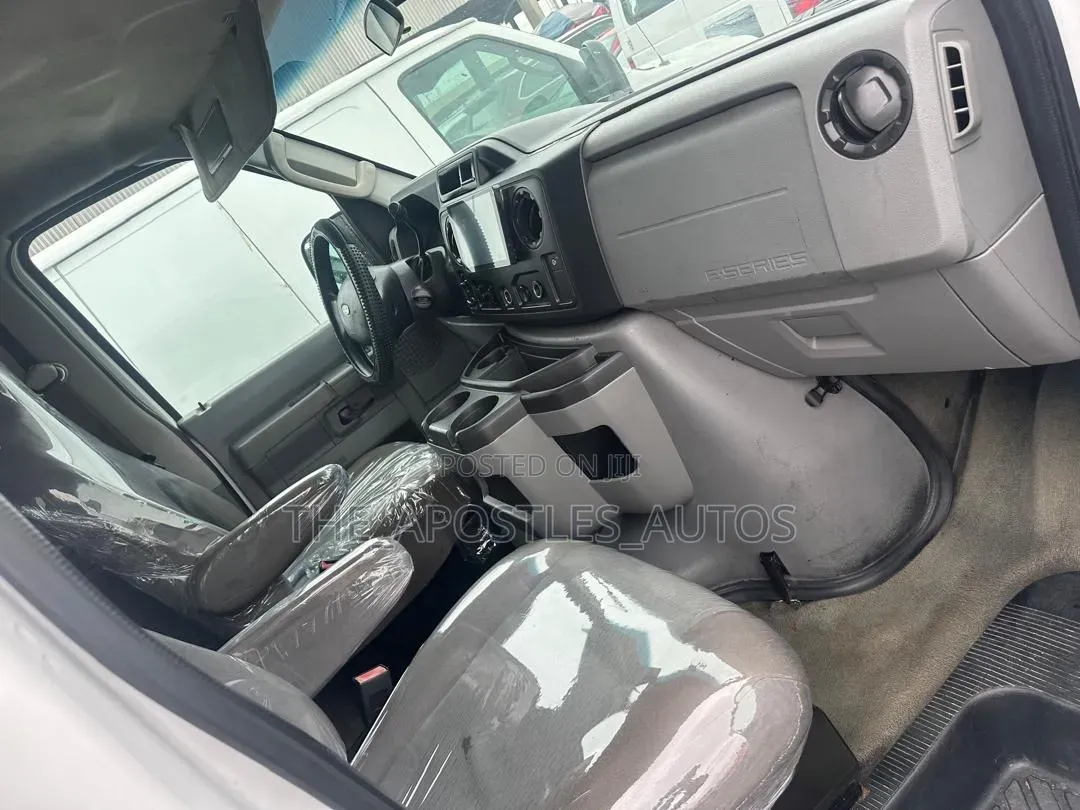 Ford E-350 2014 White