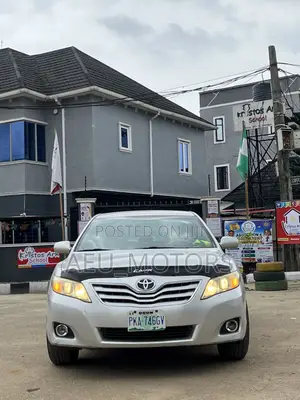 Toyota Camry LE 4dr Sedan (2.5L 4cyl 6A) 2011 Silver