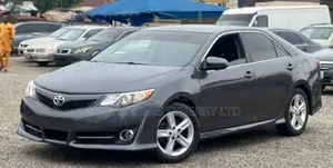 Toyota Camry SE 4dr Sedan (2.5L 4cyl 6A) 2013 Gray