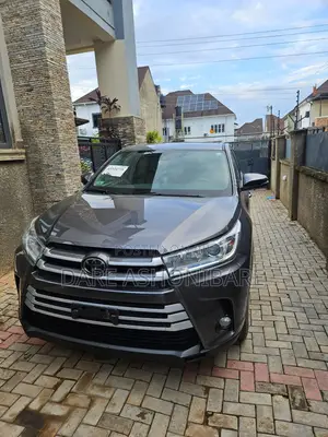 Toyota Highlander LE 4x2 V6 (3.5L 6cyl 8A) 2018 Gray