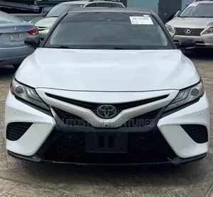 Toyota Camry XSE V6 FWD (3.5L 6cyl 8AM) 2018 White