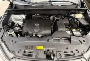 Toyota Highlander XLE 4x4 V6 (3.5L 6cyl 8A) 2018 Gray