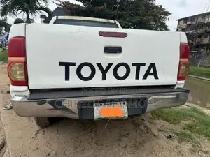 Toyota Hilux 2.0 VVT-i SRX 2010 White