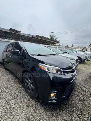 Toyota Sienna SE 8 Passenger (3.5L 6cyl 8A) 2017 Black