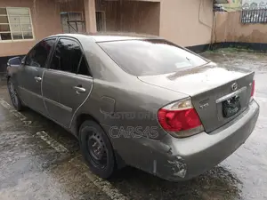Toyota Camry 2005 Gray