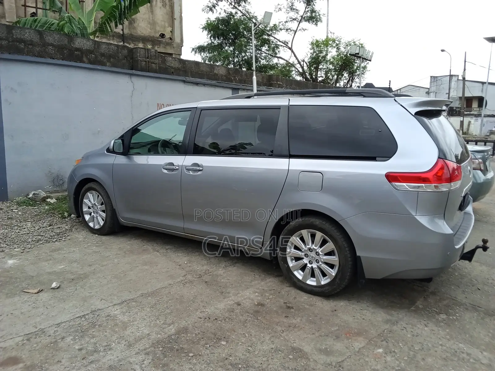 Toyota Sienna 2012 Silver
