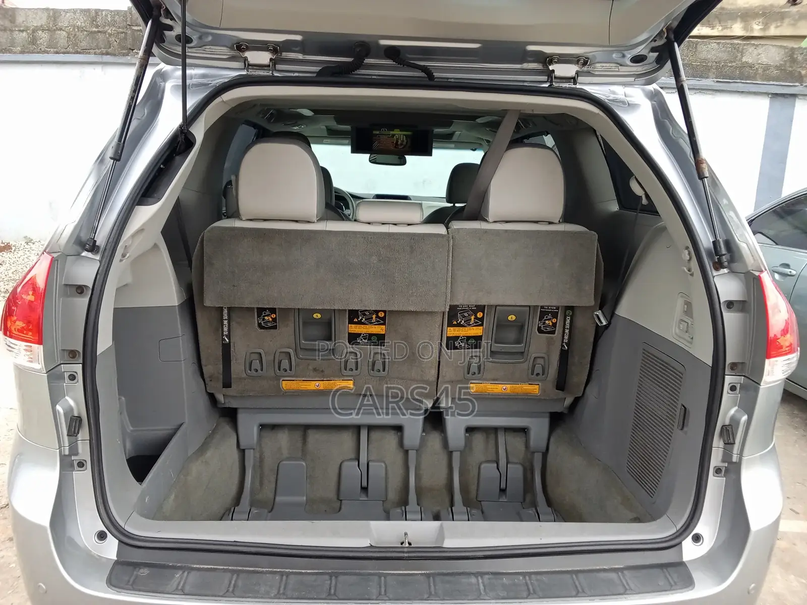Toyota Sienna 2012 Silver