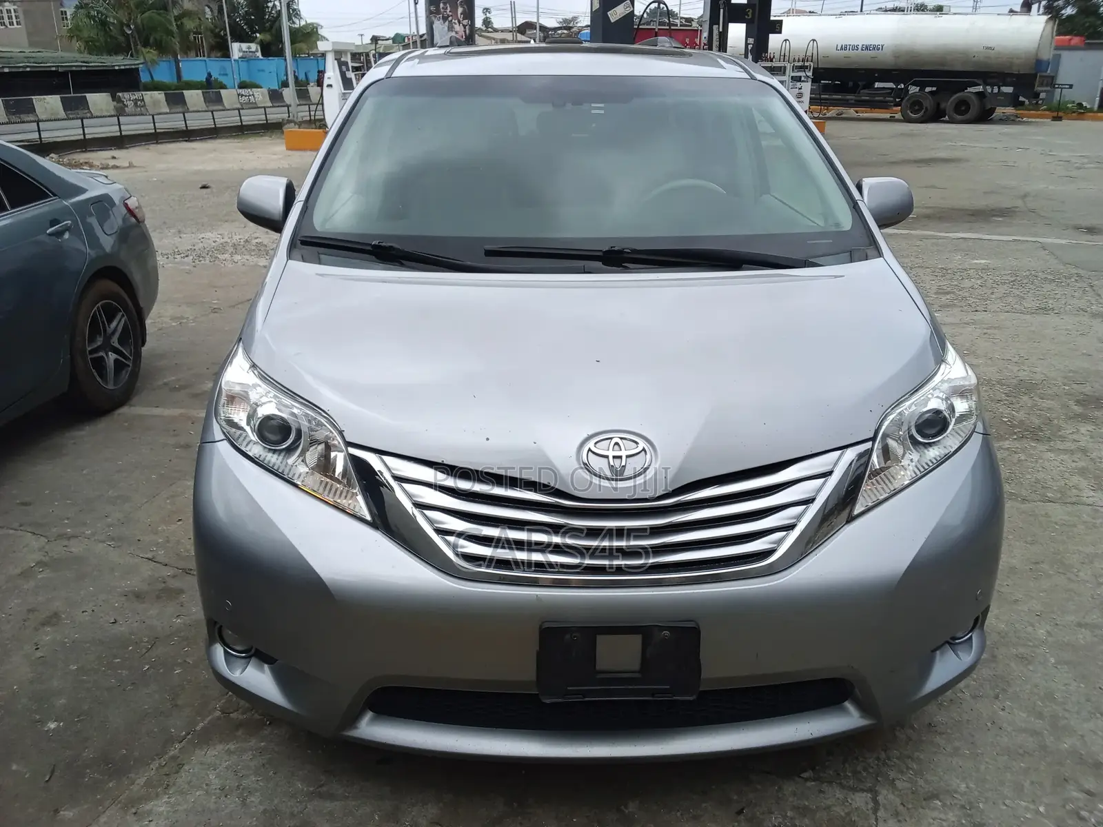 Toyota Sienna 2012 Silver