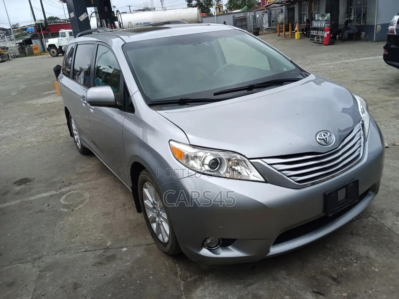 Toyota Sienna 2012 Silver