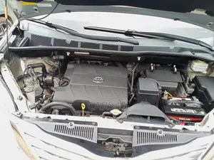 Toyota Sienna 2012 Silver