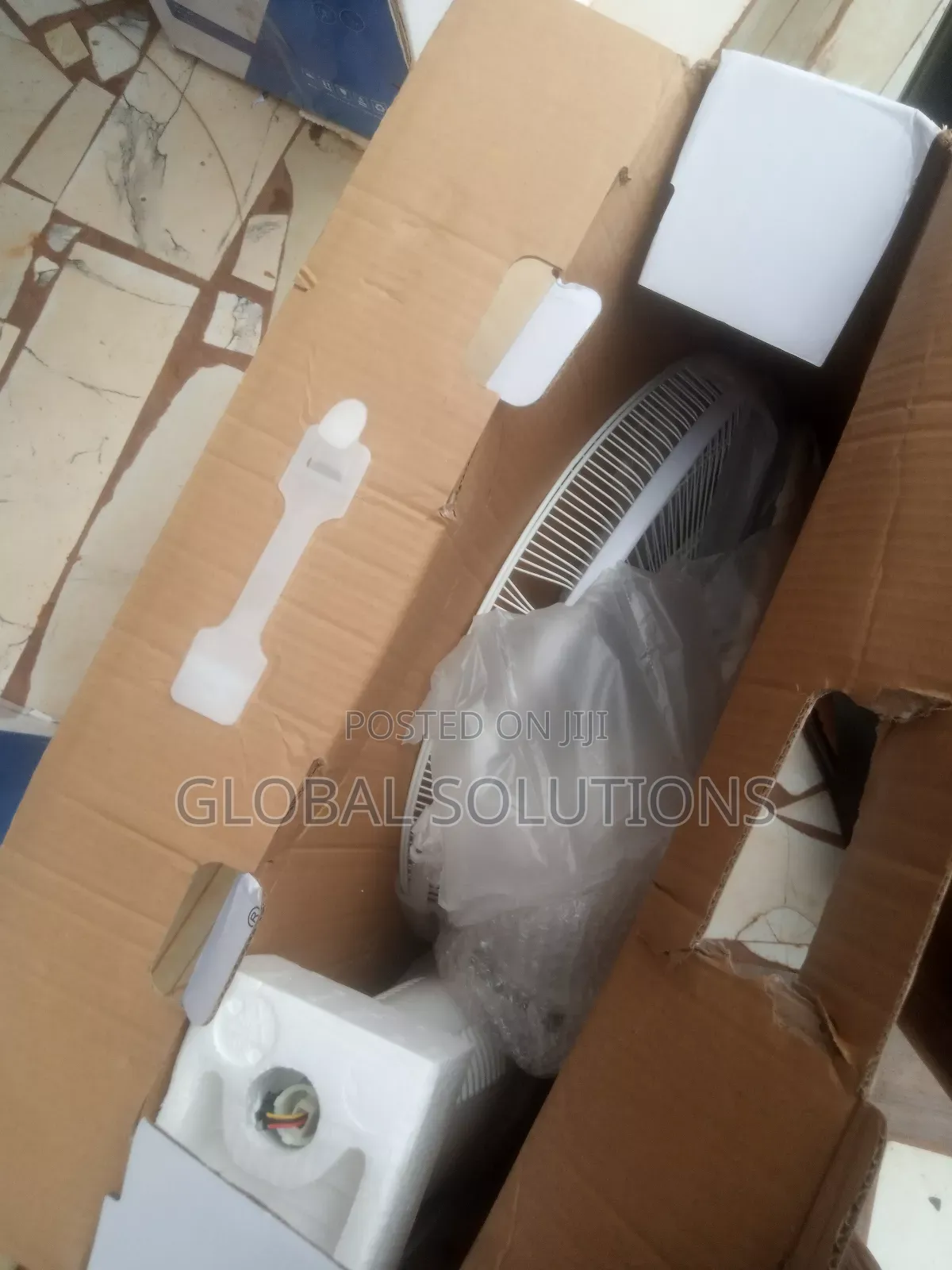 Fadar 18" Rechargeable Solar Fan
