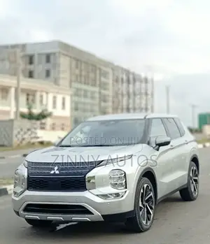 Mitsubishi Outlander SE 2025 Silver