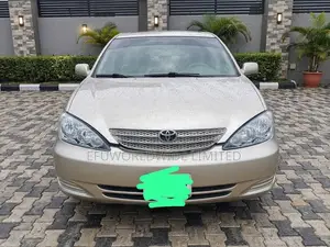 Toyota Camry LE 4dr Sedan (2.4L 4cyl 4A) 2004 Gold