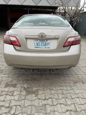 Toyota Camry LE 4dr Sedan (2.4L 4cyl 5A) 2008 Gold