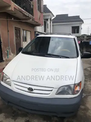 Toyota Sienna XLE 2002 White