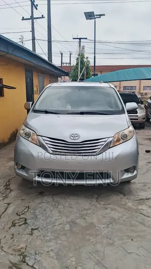 Toyota Sienna Limited FWD 7-Passenger 2013 Silver