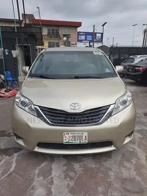 Toyota Sienna L FWD 7 Passenger 2013 Gold