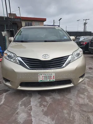 Toyota Sienna L FWD 7 Passenger 2013 Gold