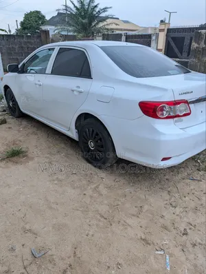 Toyota Corolla LE 4dr Sedan (1.8L 4cyl 4A) 2012 White