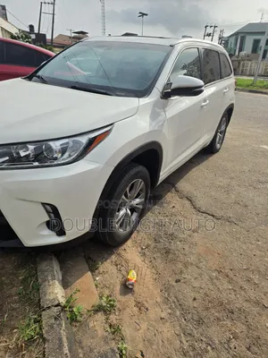 Toyota Highlander XLE V6 4x2 (3.5L 6cyl 6A) 2016 White