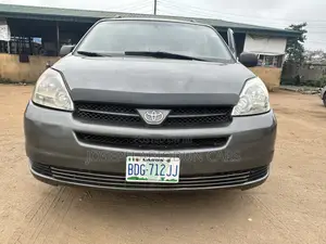 Toyota Sienna LE AWD 2006 Gray