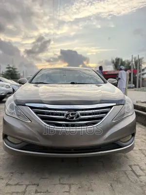 Hyundai Sonata GLS Sedan FWD (2.4L 4cyl 6A) 2013