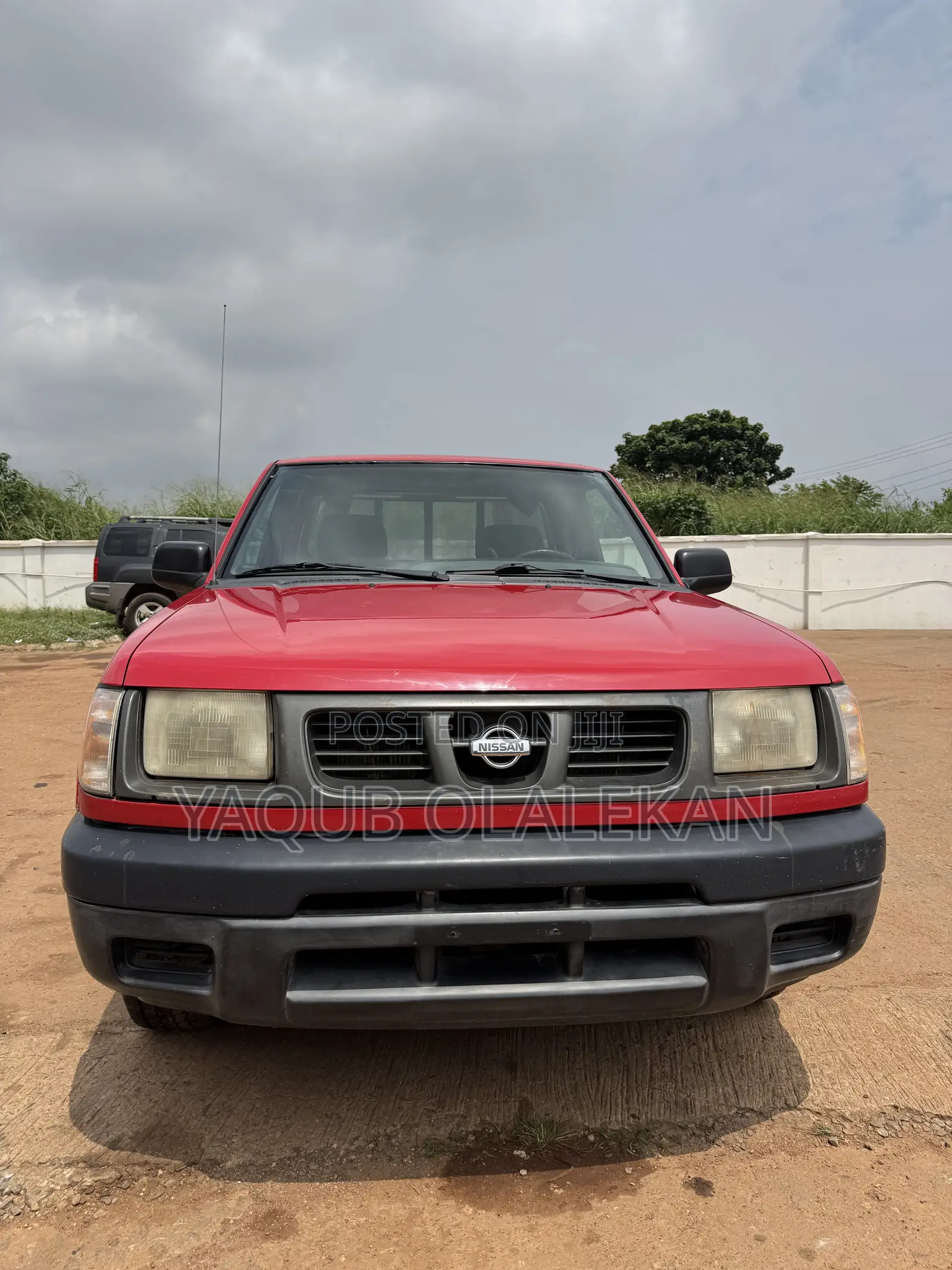 Nissan Frontier 2000 Red