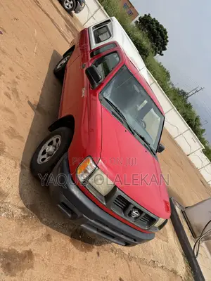 Nissan Frontier 2000 Red