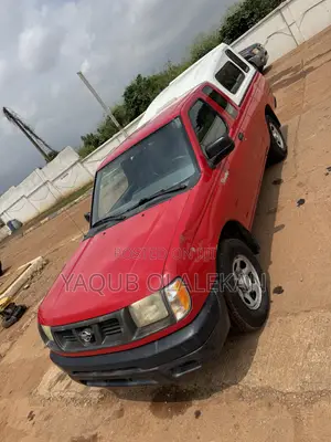 Nissan Frontier 2000 Red