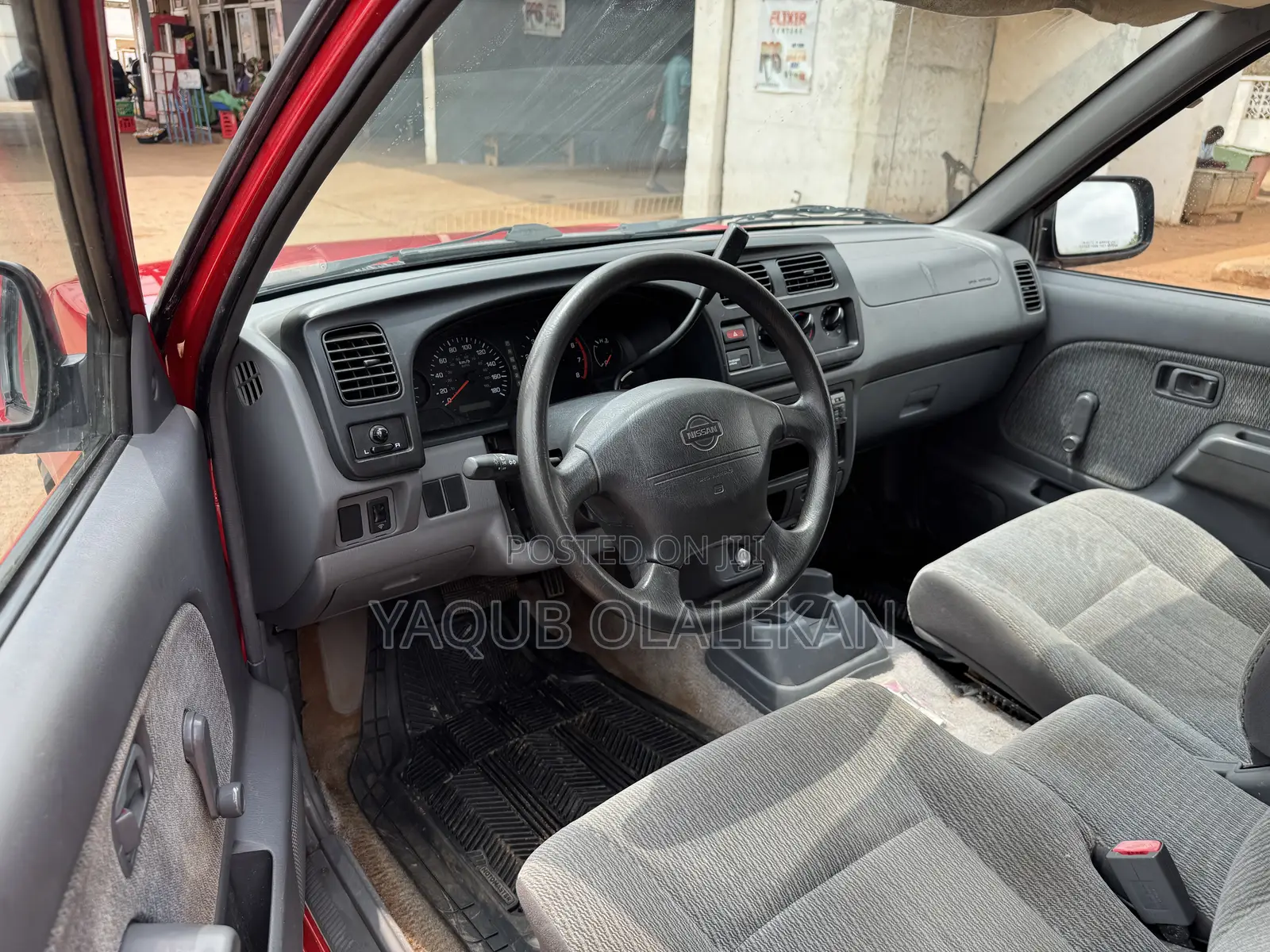 Nissan Frontier 2000 Red
