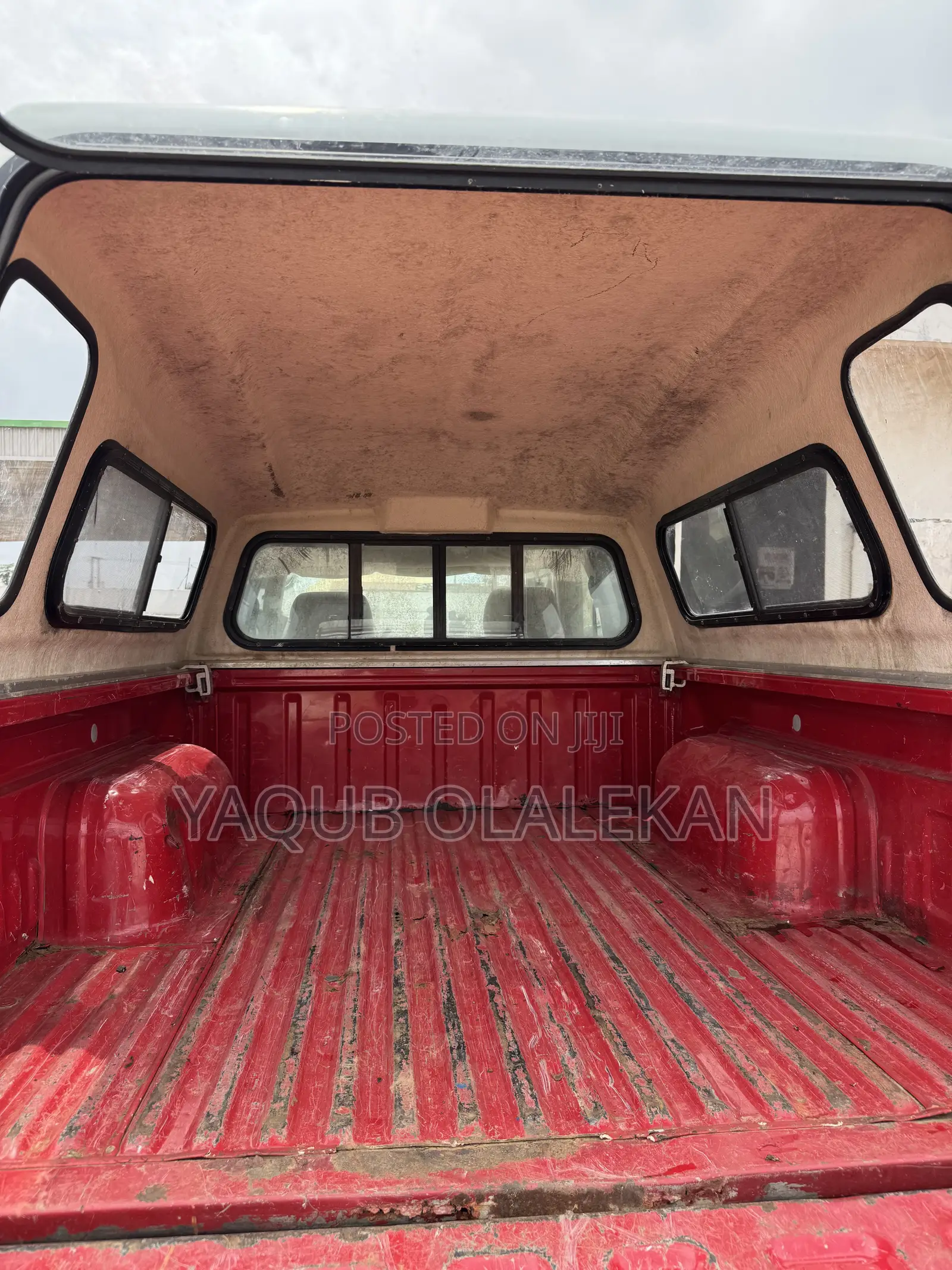Nissan Frontier 2000 Red