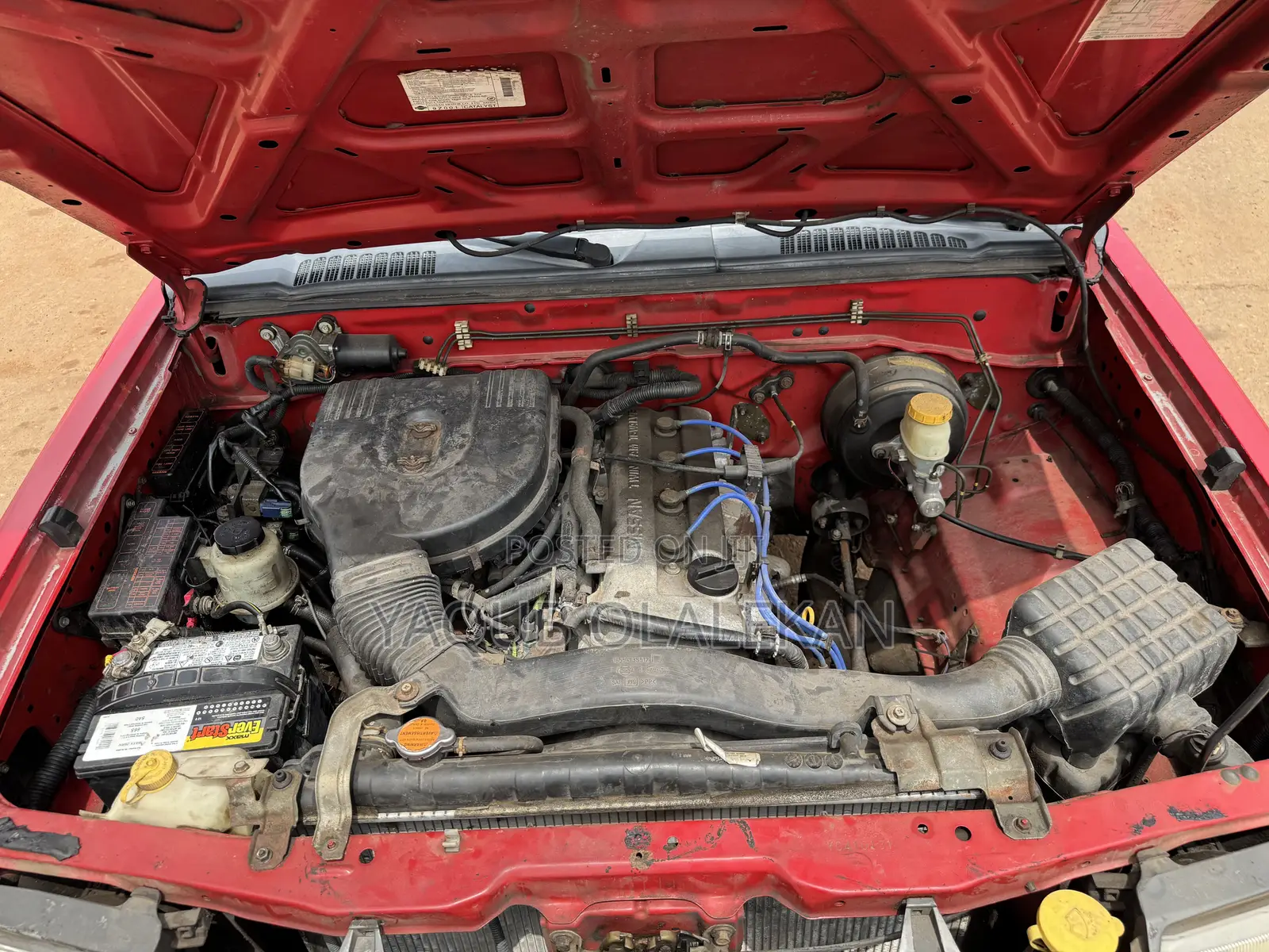 Nissan Frontier 2000 Red