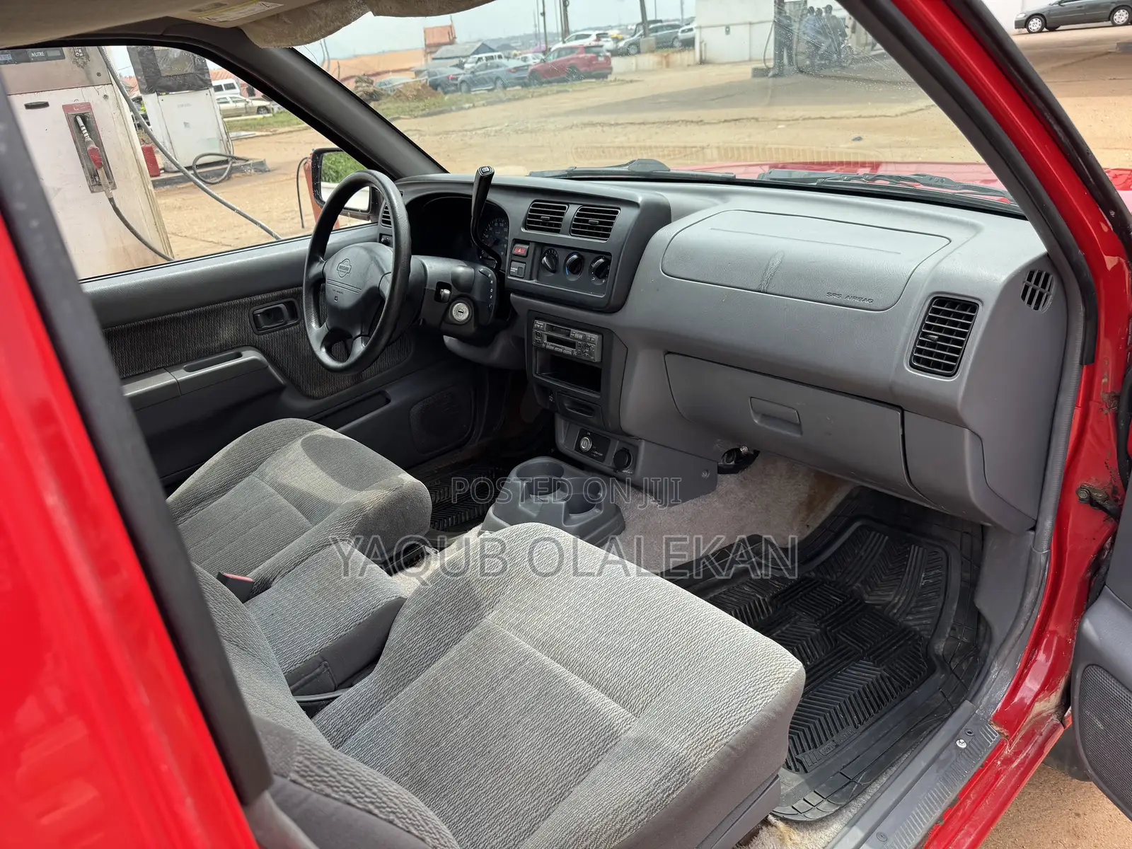 Nissan Frontier 2000 Red