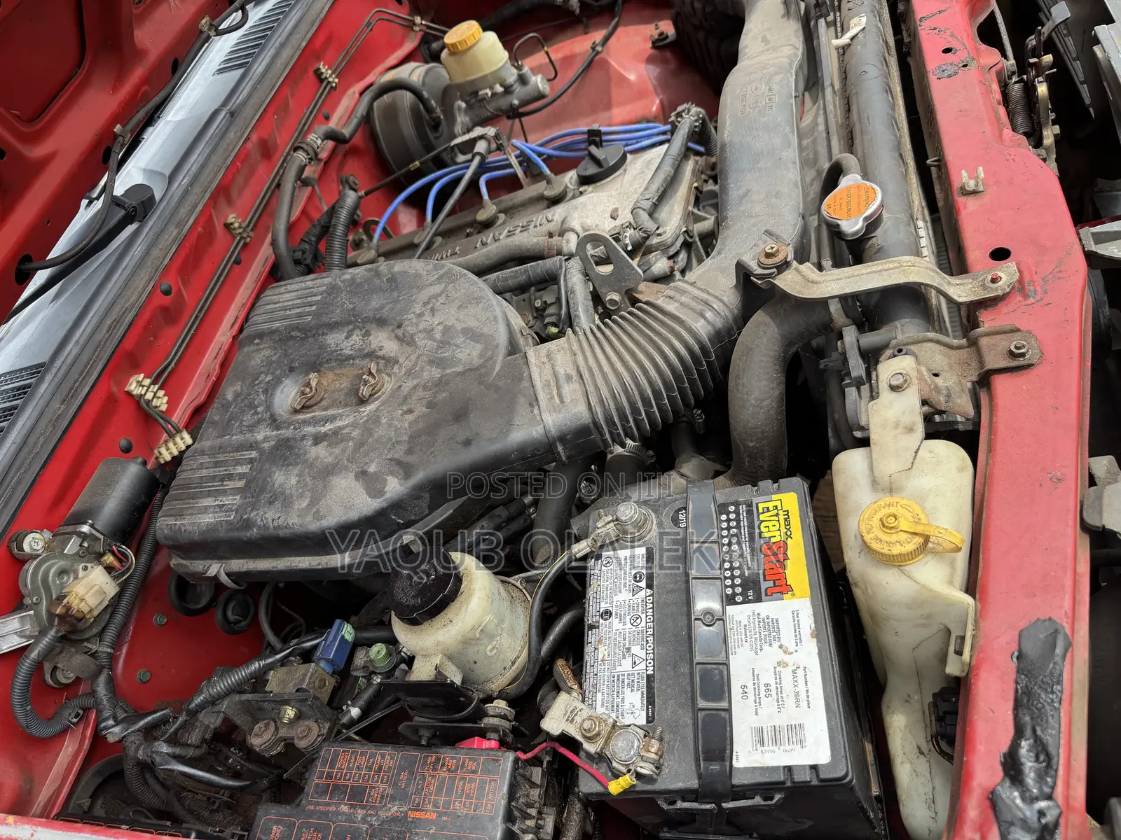 Nissan Frontier 2000 Red