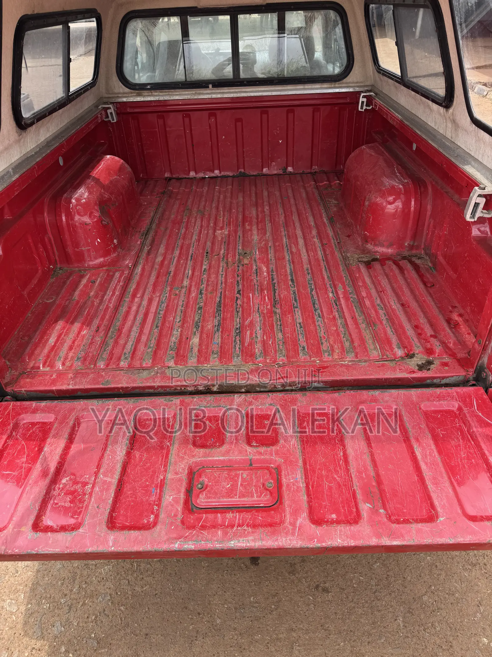 Nissan Frontier 2000 Red