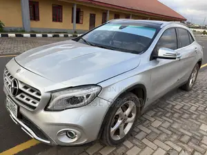 Mercedes-Benz GLA 250 2018 Silver