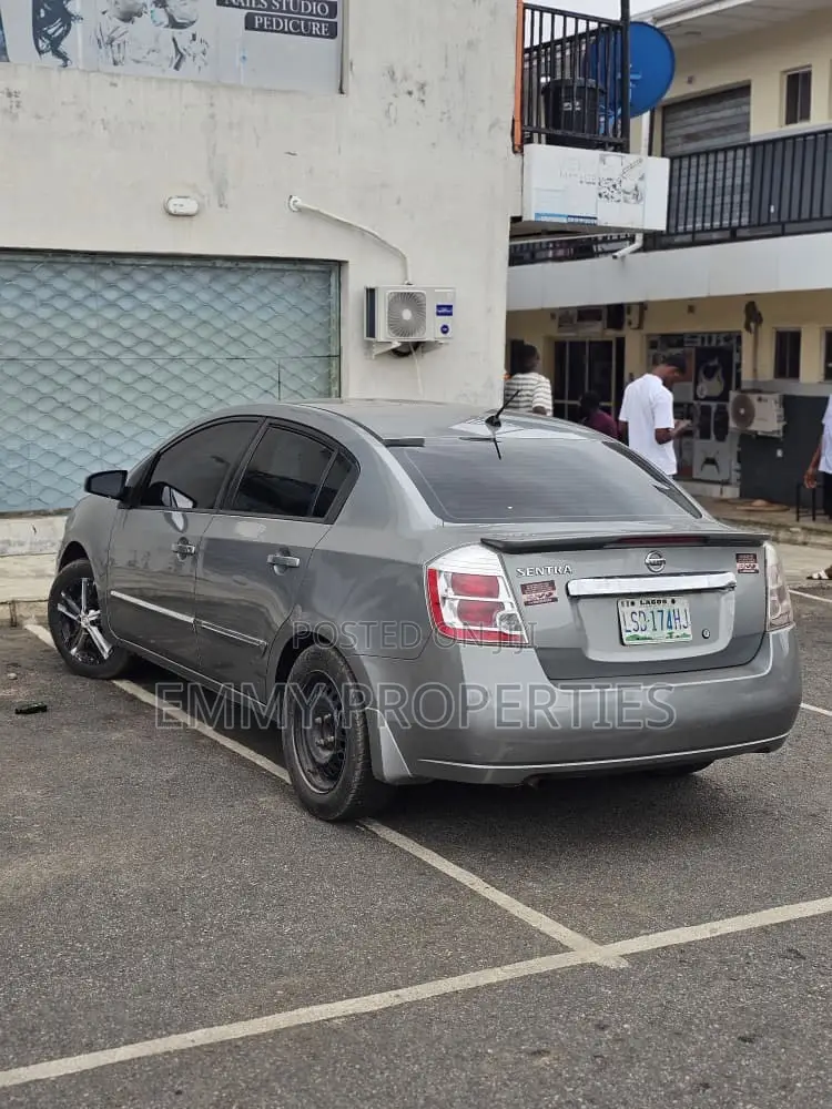 Nissan Sentra 2010 Silver