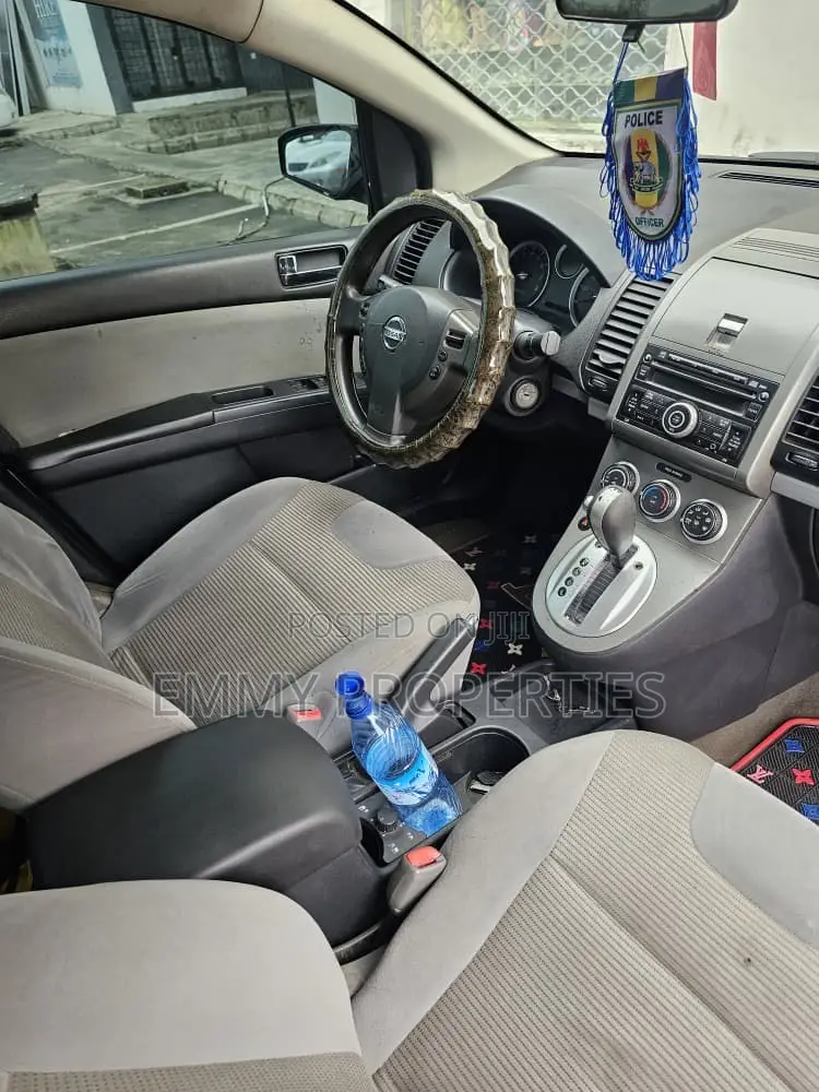Nissan Sentra 2010 Silver
