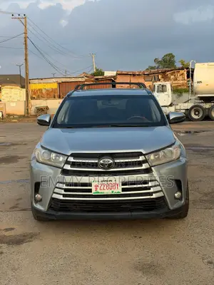 Toyota Highlander XLE 4x4 V6 (3.5L 6cyl 8A) 2017 Silver