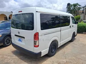 Toyota HiAce 2016 White