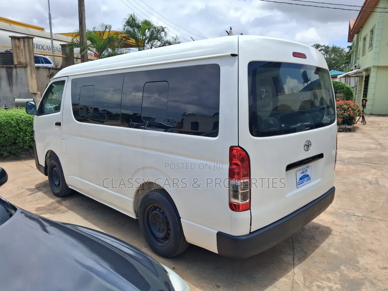Toyota HiAce 2016 White