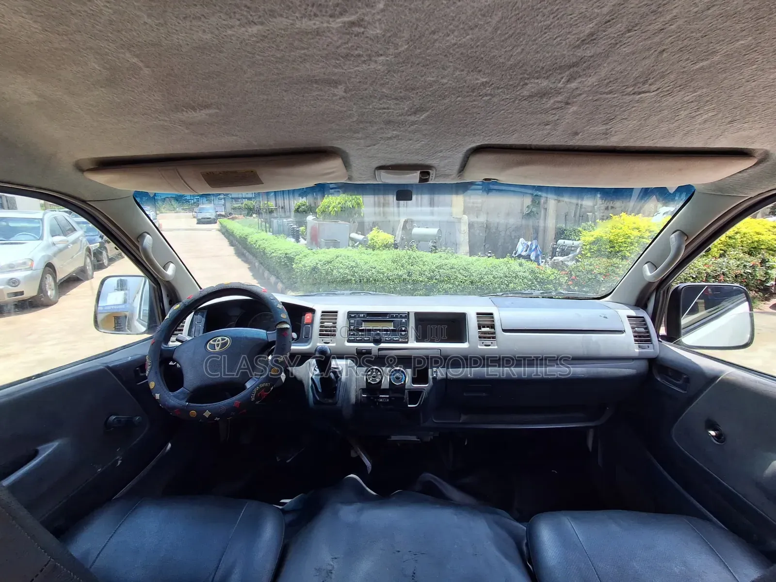 Toyota HiAce 2016 White
