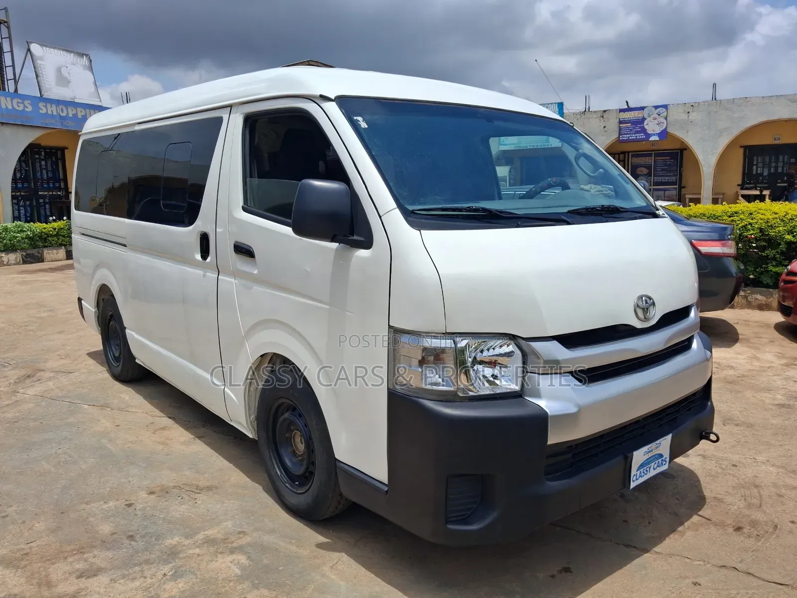 Toyota HiAce 2016 White